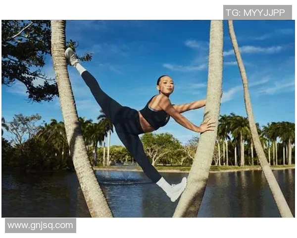 足球明星穿紧身裤展现完美身材引发时尚潮流热议