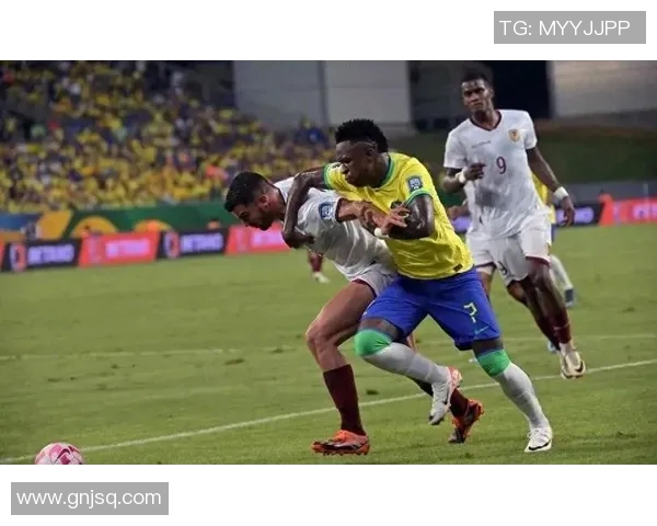 内马尔的扑克游戏揭秘：足球明星如何在牌桌上展现魅力与智慧